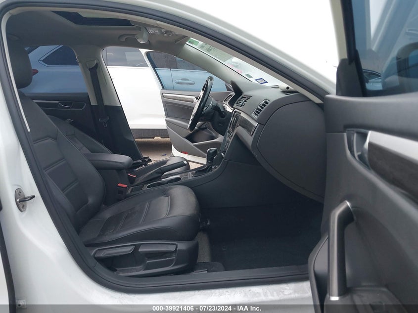 VIN 1VWBA7A33JC005679 2018 VOLKSWAGEN PASSAT SE