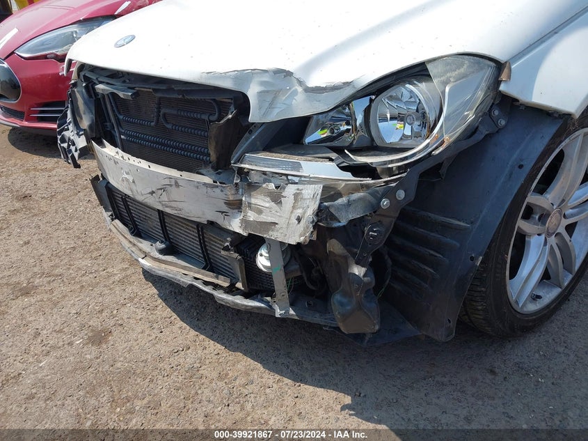 2014 Mercedes-Benz C 250 Luxury/Sport VIN: WDDGF4HB2EA950023 Lot: 39921867