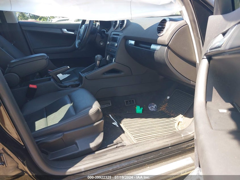 2010 Audi A3 2.0T Premium VIN: WAUDFAFM3AA092665 Lot: 39922325