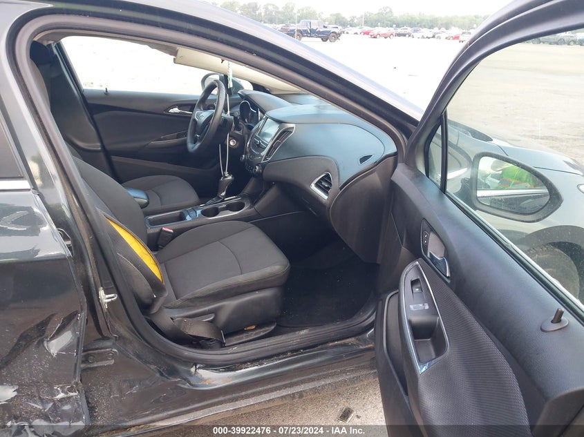 2018 CHEVROLET CRUZE LT - 1G1BE5SM6J7164944