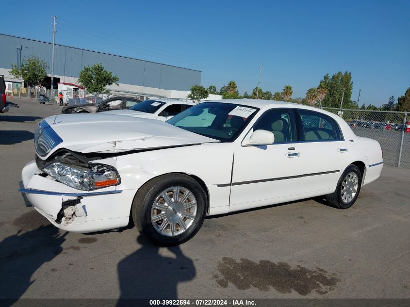 2010 Lincoln Town Car Signature Limited VIN: 2LNBL8CV1AX751757 Lot: 39922594