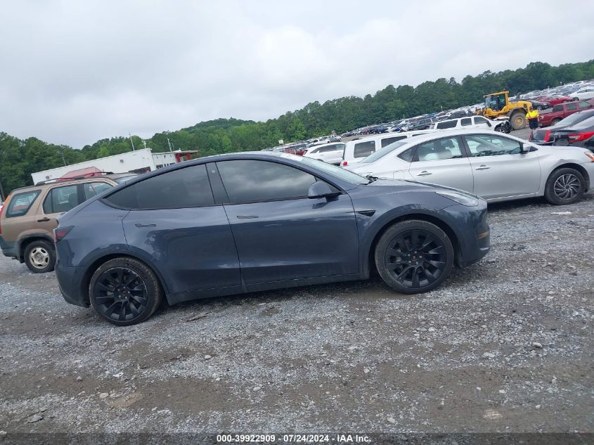 2022 Tesla Model Y Long Range Dual Motor All-Wheel Drive VIN: 7SAYGDEE4NF386105 Lot: 39922909