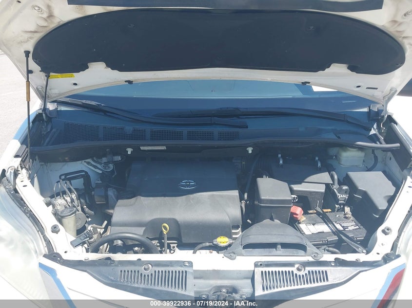 2015 Toyota Sienna Le 7 Passenger/Le 8 Passenger VIN: 5TDKK3DC8FS529906 Lot: 39922936