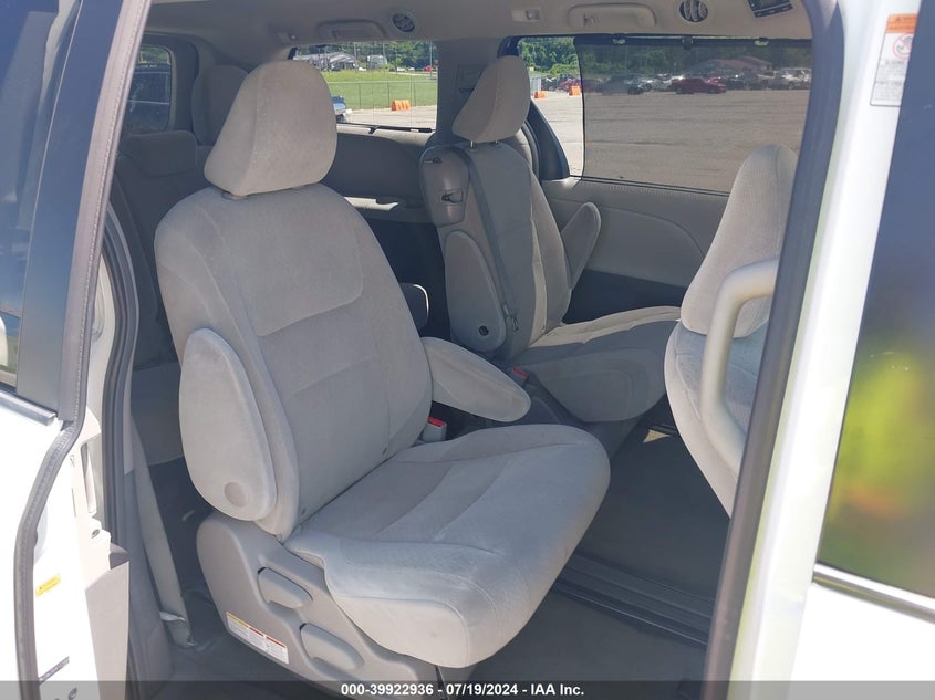 2015 Toyota Sienna Le 7 Passenger/Le 8 Passenger VIN: 5TDKK3DC8FS529906 Lot: 39922936