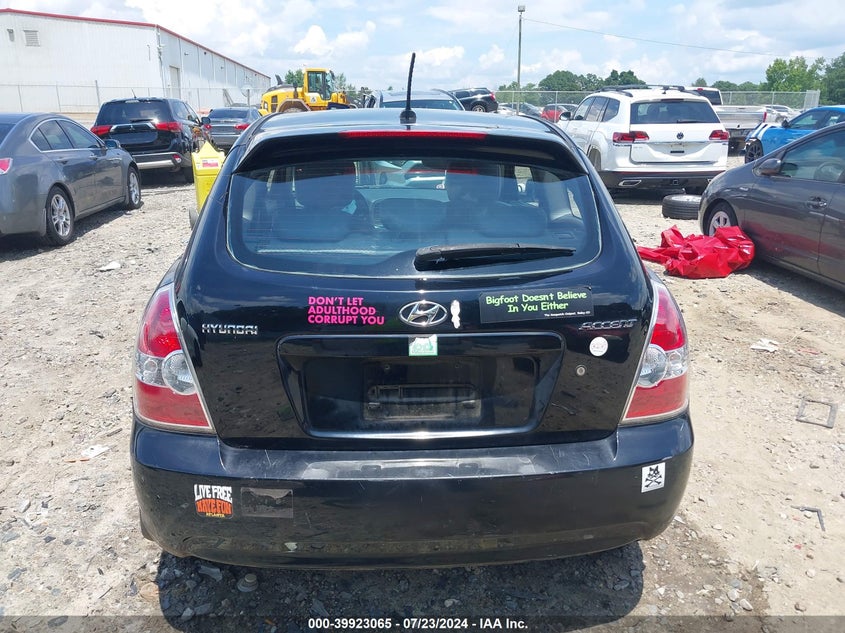 2010 Hyundai Accent Gs VIN: KMHCM3AC4AU160738 Lot: 39923065