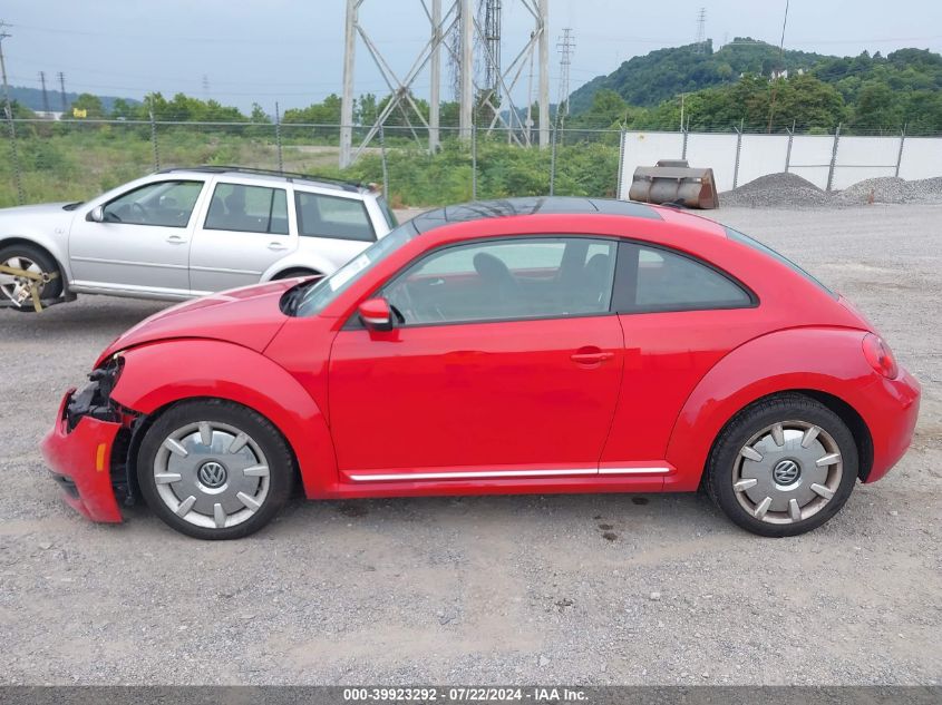 2012 Volkswagen Beetle 2.5L VIN: 3VWJP7AT3CM641577 Lot: 39923292