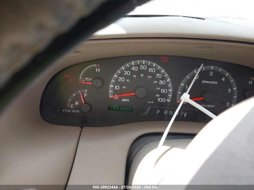 2000 Ford Expedition Eddie Bauer VIN: 1FMEU1760YLB54949 Lot: 39923444