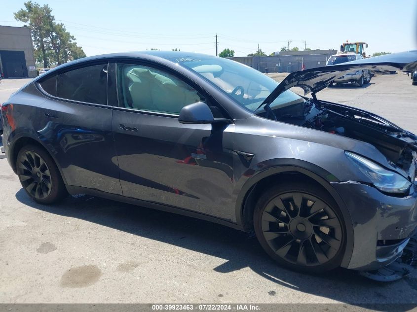 2022 Tesla Model Y Long Range Dual Motor All-Wheel Drive VIN: 7SAYGDEEXNF396542 Lot: 39923463