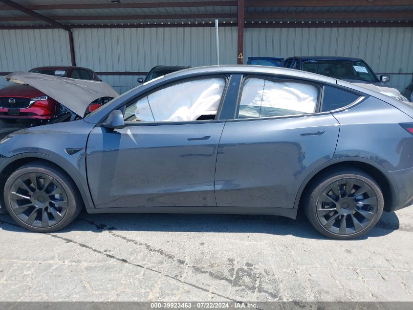 2022 Tesla Model Y Long Range Dual Motor All-Wheel Drive VIN: 7SAYGDEEXNF396542 Lot: 39923463