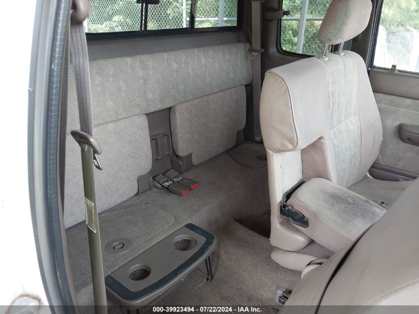 2000 Toyota Tacoma VIN: 4TAWM72N2YZ585893 Lot: 39923494