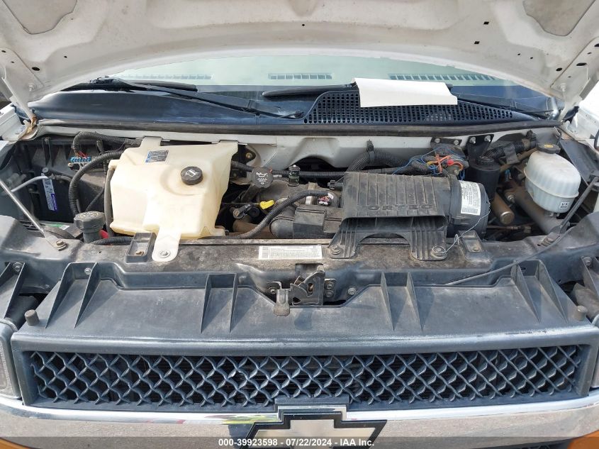 2004 Chevrolet Express Cutaway Base W/C7L/C7N VIN: 1GBJG31U141115200 Lot: 39923598