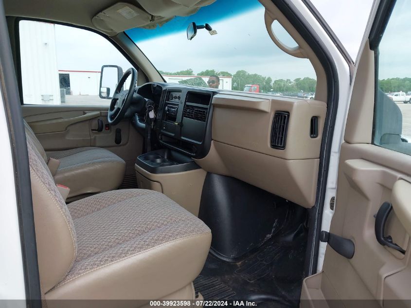 2004 Chevrolet Express Cutaway Base W/C7L/C7N VIN: 1GBJG31U141115200 Lot: 39923598