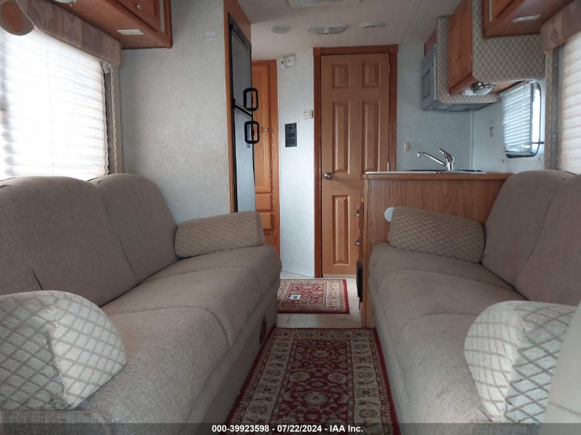 2004 Chevrolet Express Cutaway Base W/C7L/C7N VIN: 1GBJG31U141115200 Lot: 39923598