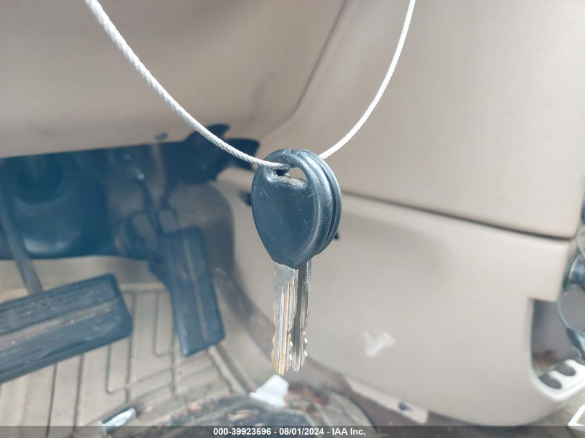 2001 Chrysler Town & Country Lx VIN: 2C4GP44G11R173266 Lot: 39923696