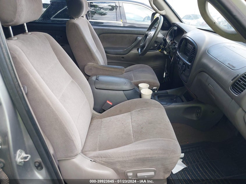 2001 Toyota Sequoia Sr5 V8 VIN: 5TDZT34A51S004238 Lot: 39923845