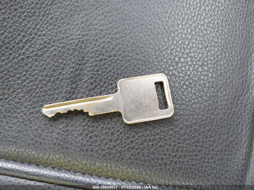 1992 Chevrolet Gmt-400 K2500 VIN: 1GCGK24K4NE211356 Lot: 39924037