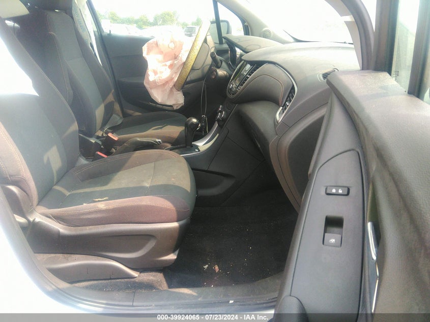 2019 CHEVROLET TRAX VIN: 3GNCJKSB4KL388884