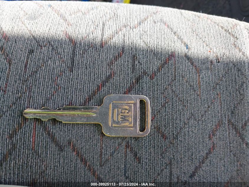 2002 Chevrolet Tracker Hard Top Lt VIN: 2CNBE634126949980 Lot: 39925113