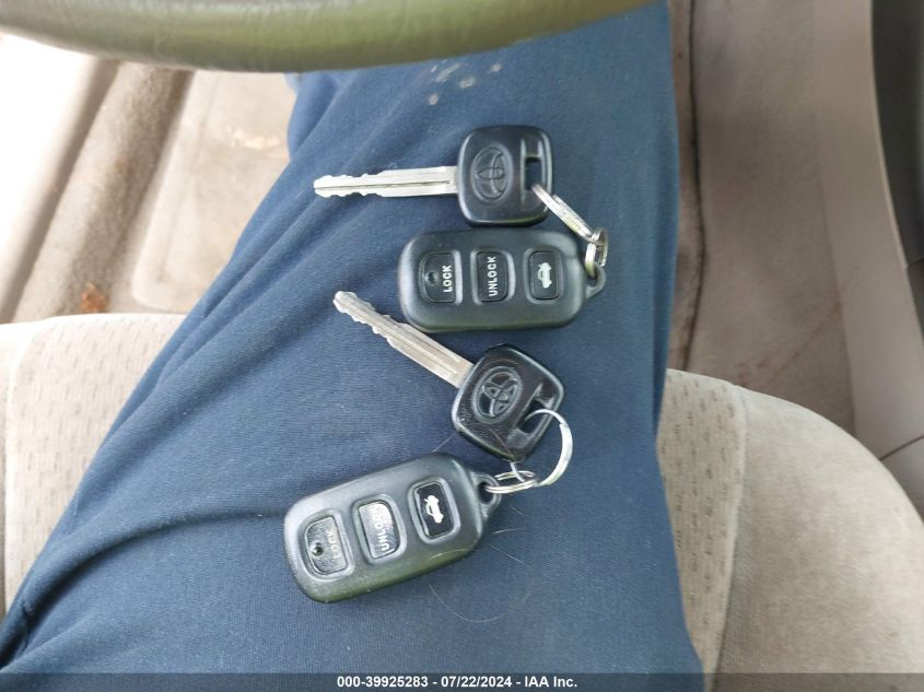 2003 Toyota Camry Le VIN: 4T1BE32KX3U662011 Lot: 39925283