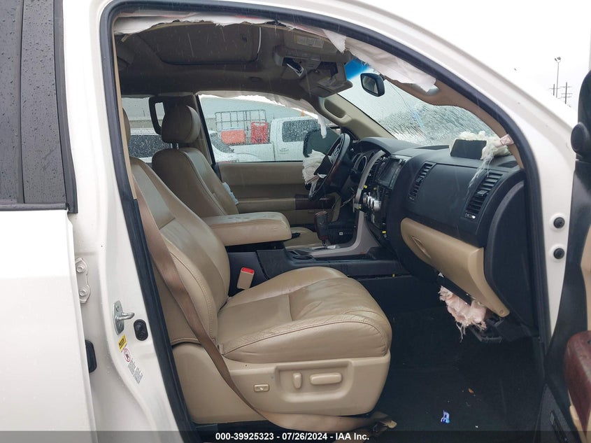 2013 Toyota Sequoia Platinum 5.7L V8 VIN: 5TDYY5G1XDS044114 Lot: 39925323