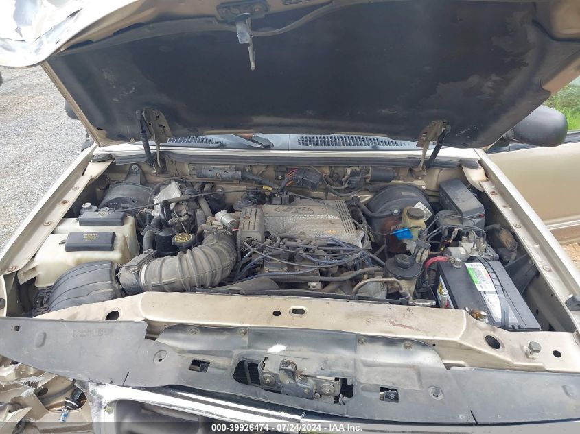 2000 Ford Explorer Xlt VIN: 1FMZU83P2YZC49924 Lot: 39926474