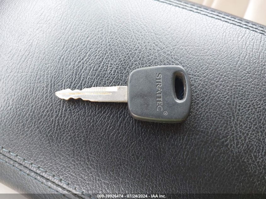 2000 Ford Explorer Xlt VIN: 1FMZU83P2YZC49924 Lot: 39926474