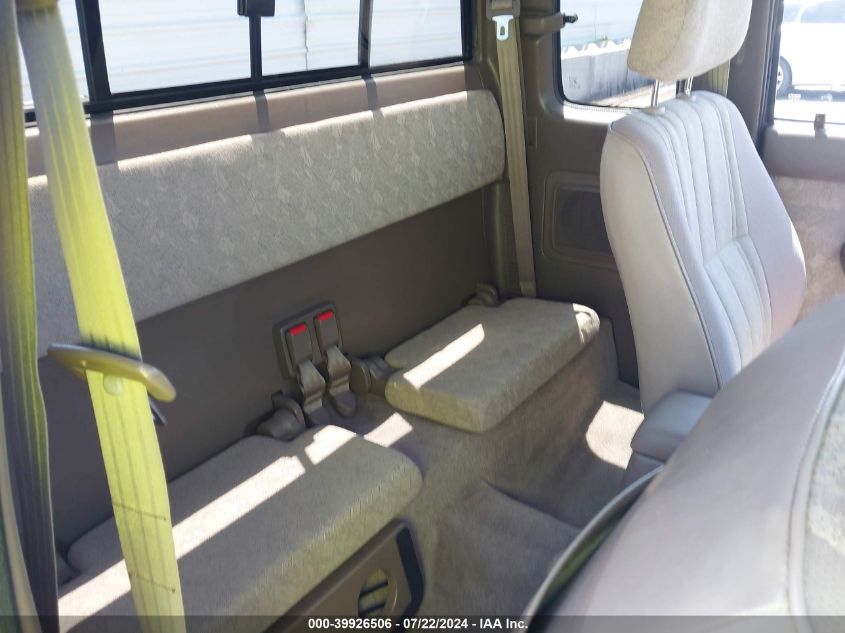 2000 Toyota Tacoma Base V6 VIN: 5TEWN72N2YZ712745 Lot: 39926506