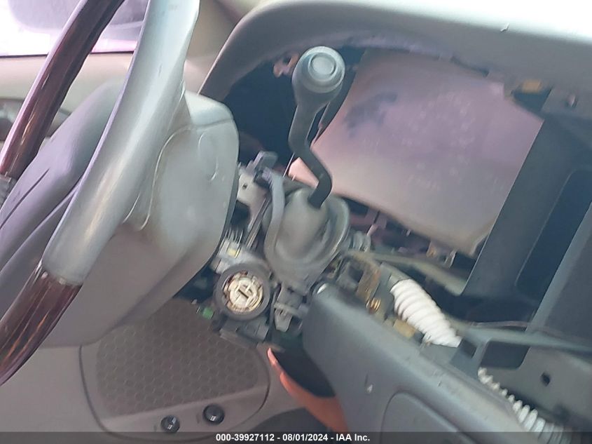 2001 Lincoln Town Car Signature VIN: 1LNHM82W01Y709730 Lot: 39927112