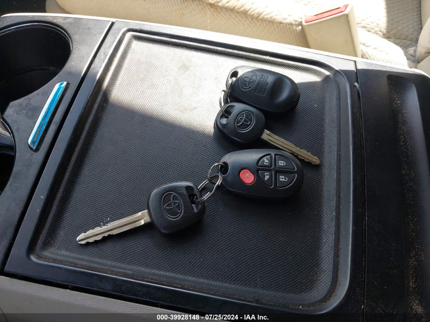 2014 Toyota Sienna Le V6 8 Passenger VIN: 5TDKK3DC4ES512745 Lot: 39928148