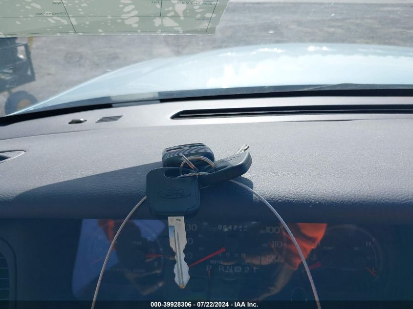 2000 Ford Crown Victoria VIN: 2FAFP73W4YX150548 Lot: 39928306