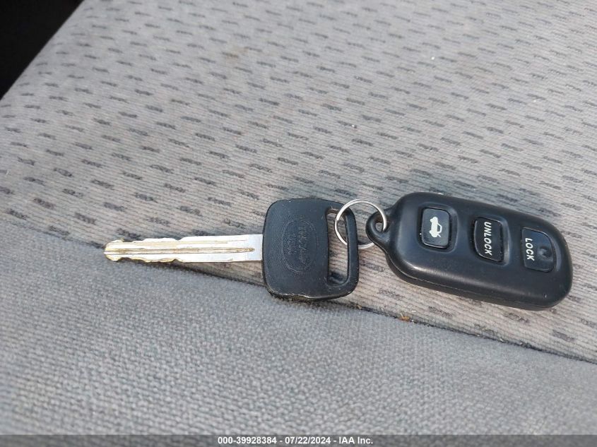 2003 Toyota Camry Le VIN: 4T1BE32K63U729560 Lot: 39928384