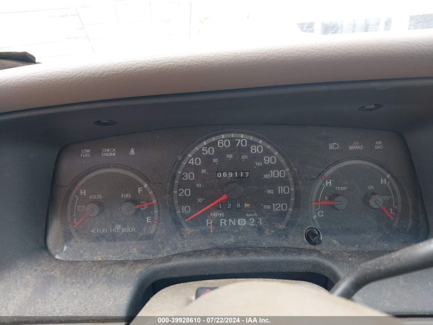 2000 Ford Crown Victoria Lx VIN: 2FAFP74W2YX137876 Lot: 39928610