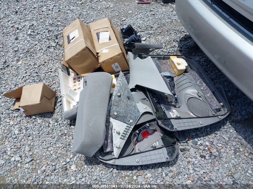 2003 Toyota Camry Le/Xle/Se VIN: 4T1BE32K83U130823 Lot: 39931043