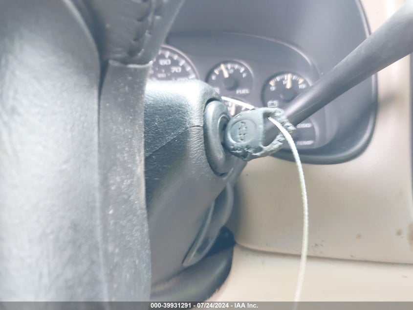 2002 Chevrolet Suburban 1500 Lt VIN: 1GNEC16Z62J270752 Lot: 39931291