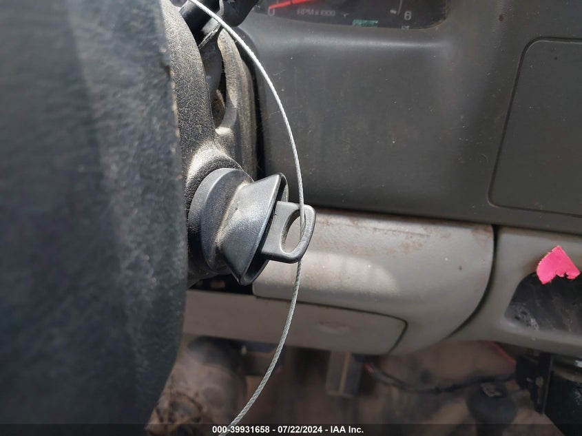 2000 Ford F-250 Lariat/Xl/Xlt VIN: 1FTNX21L4YEB76571 Lot: 39931658