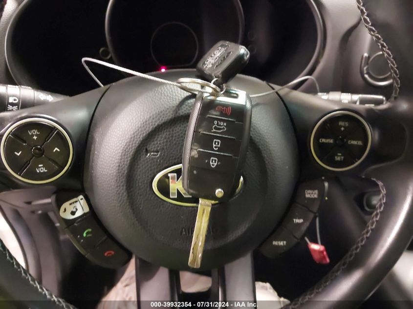 2017 Kia Soul + VIN: KNDJP3A5XH7464105 Lot: 39932354