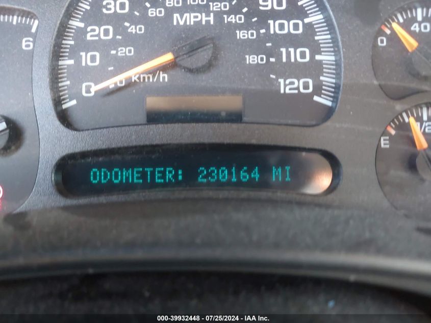 2005 Chevrolet Tahoe Ls VIN: 1GNEC13V05R100555 Lot: 39932448