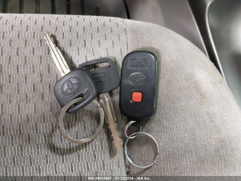 2003 Toyota Camry Le VIN: 4T1BE32K83U664596 Lot: 39932697