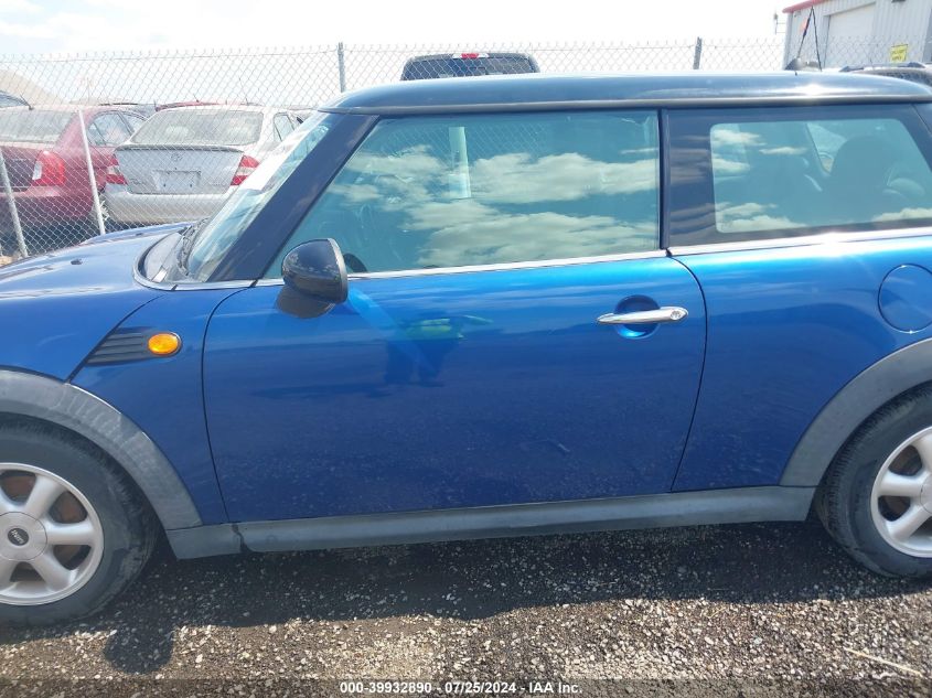2007 Mini Cooper VIN: WMWMF33547TL68356 Lot: 39932890