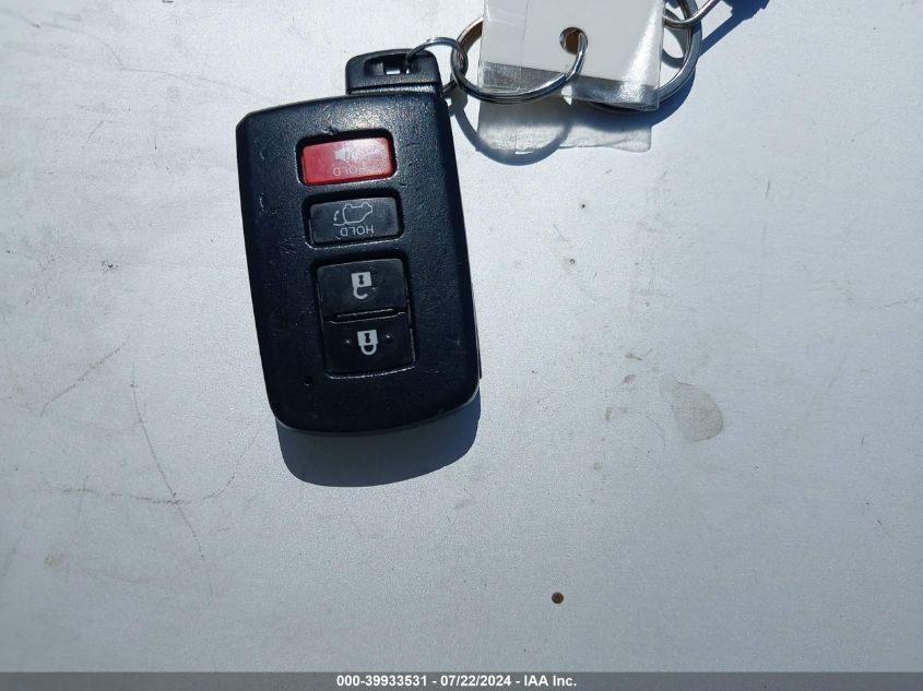 VIN JTMWFREV1JD116965 2018 TOYOTA RAV4 XLE