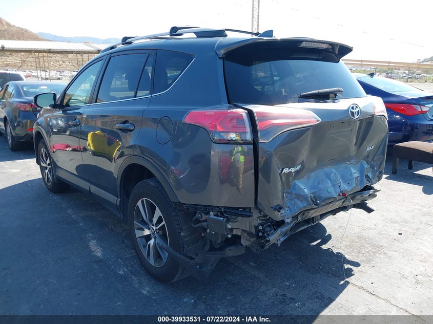 VIN JTMWFREV1JD116965 2018 TOYOTA RAV4 XLE