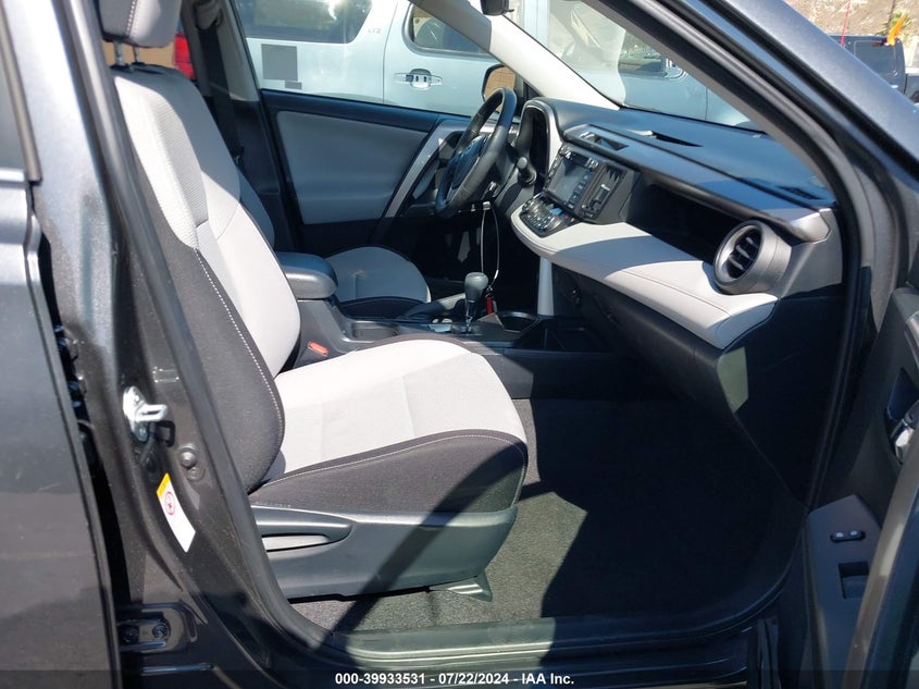 VIN JTMWFREV1JD116965 2018 TOYOTA RAV4 XLE