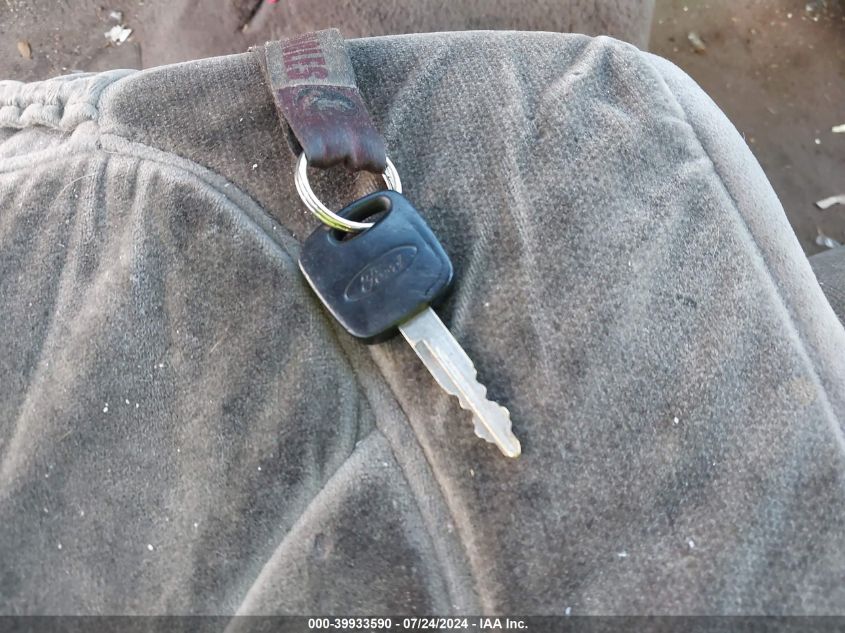 2002 Mercury Grand Marquis Gs VIN: 2MEFM74WX2X656313 Lot: 39933590