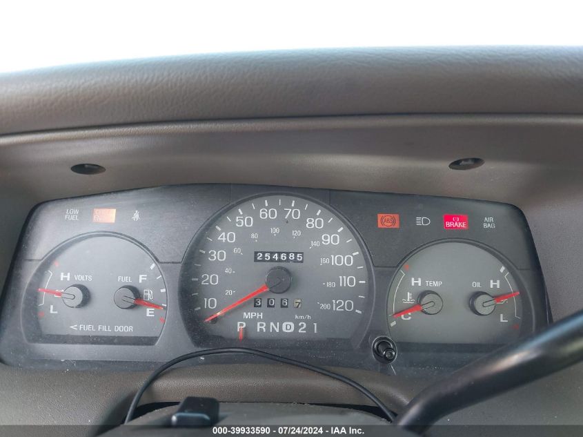 2002 Mercury Grand Marquis Gs VIN: 2MEFM74WX2X656313 Lot: 39933590