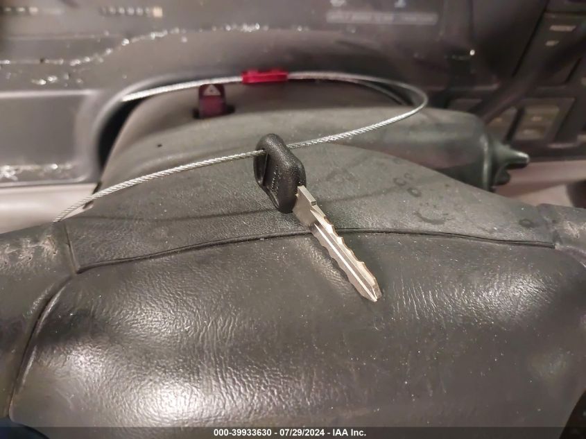 1998 Chevrolet Gmt-400 K1500 VIN: 1GCEK14R7WZ109171 Lot: 39933630