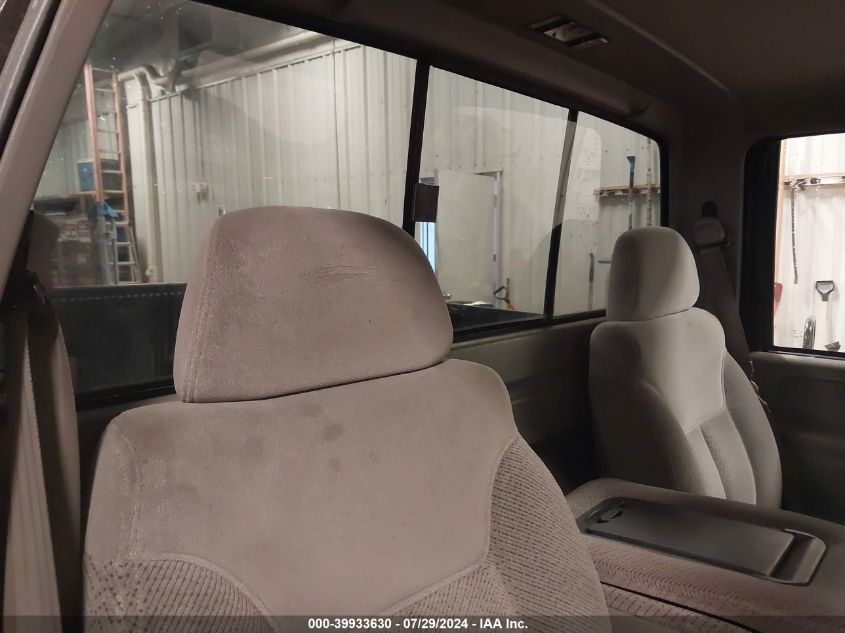 1998 Chevrolet Gmt-400 K1500 VIN: 1GCEK14R7WZ109171 Lot: 39933630