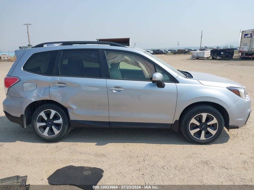 VIN JF2SJAEC0JH506706 2018 SUBARU FORESTER 2.5I PREMIUM