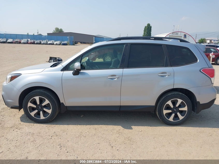 VIN JF2SJAEC0JH506706 2018 SUBARU FORESTER 2.5I PREMIUM