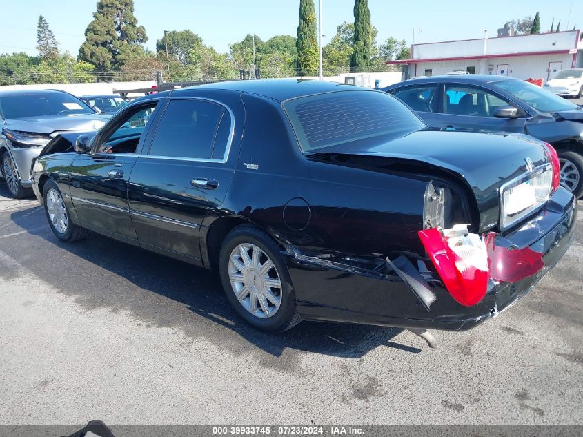 2009 Lincoln Town Car Signature Limited VIN: 2LNHM82V89X617994 Lot: 39933745