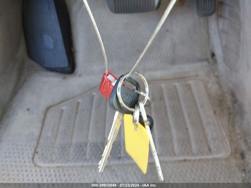 2000 Toyota Camry Ce/Le/Xle VIN: JT2BG22KXY0470359 Lot: 39933849